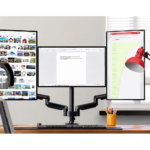 Rack Koreano Fijo Pivotable para 3 monitores 12" a 32" hasta 7kg, 1x Brazo Fijo y 2x Brazo Articulado, Acero Inoxidable, Negro | GMK53-36UB